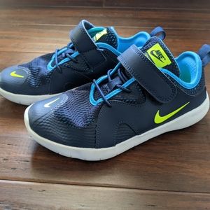 Boys Nike Flex Contact 3 sneakers